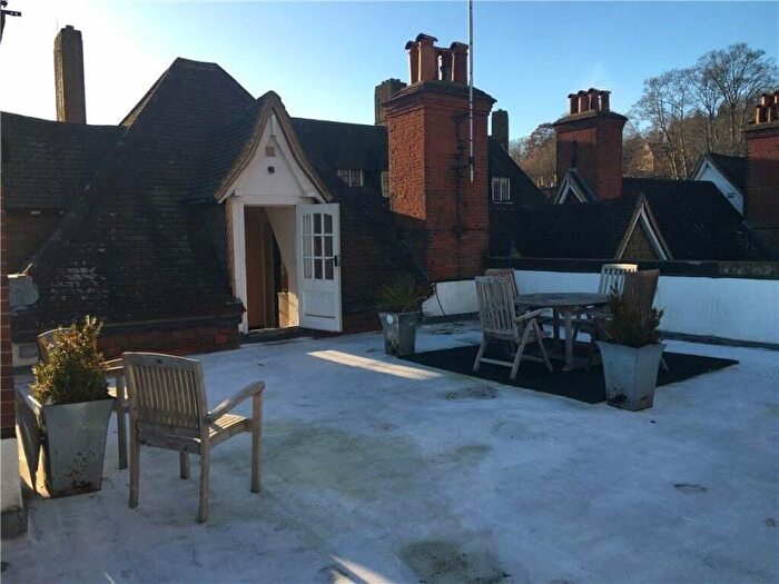 1 Bedroom Flat To Rent In Portsmouth Road, Guildford, GU2