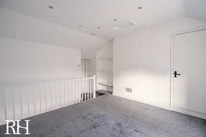 1 Bedroom Semi-Detached House To Rent In , LL31