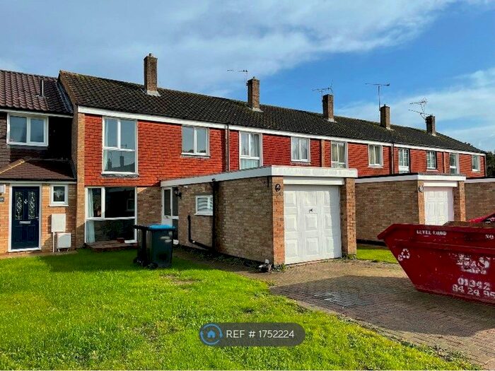 3 Bedroom Terraced House To Rent In Heather Close, Crawley, RH10