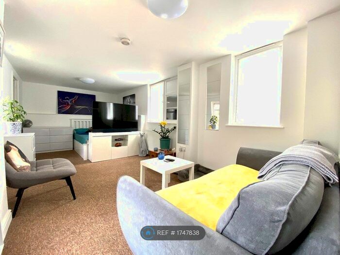 Studio To Rent In Baker Street, Enfield, EN1