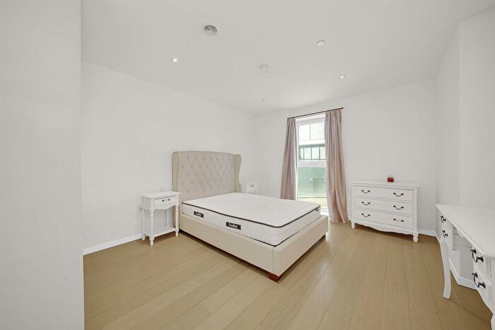 1 Bedroom Flat To Rent In Glasshouse Gardens, London, E20