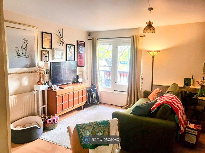 1 Bedroom Maisonette To Rent In Heath Road, London, SW8