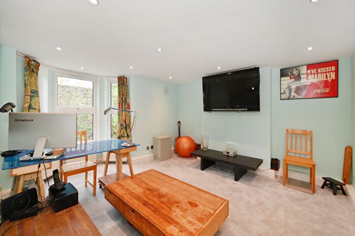 1 Bedroom Flat For Sale In Willesden Lane, London, NW6