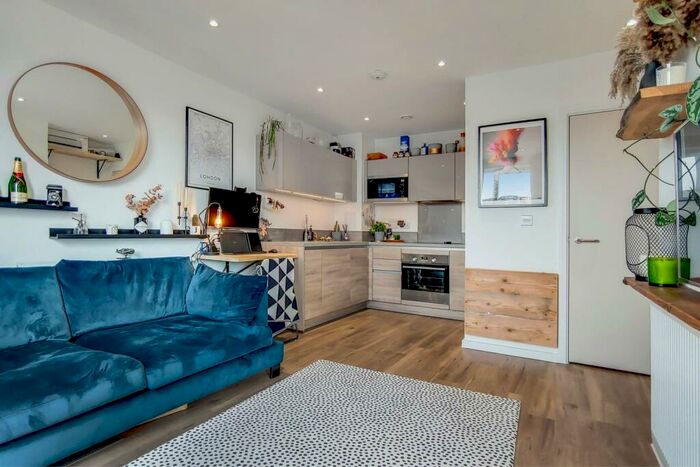 1 Bedroom Flat To Rent In Edwin Street, Canning Town, London, E16