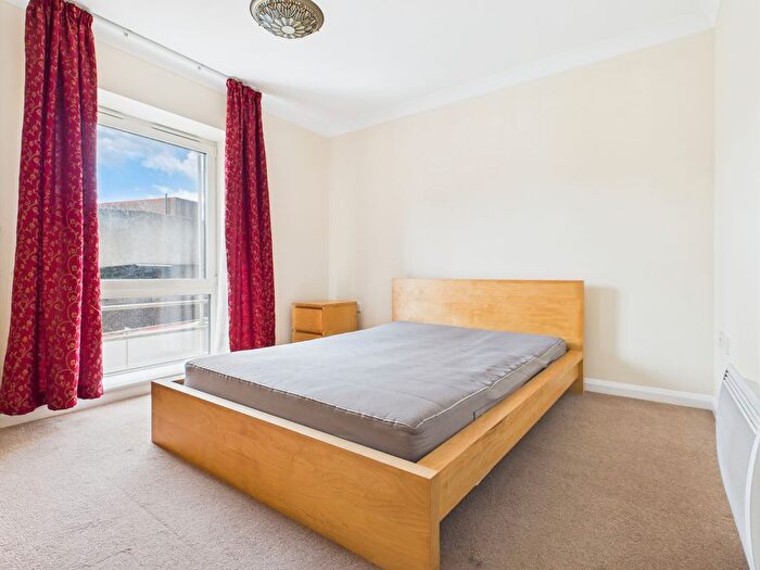 2 Bedroom Flat To Rent In Crown Heights, Alencon Link, Basingstoke, RG21