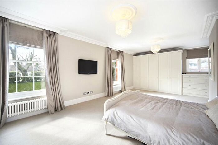 6 Bedroom Detached House To Rent In Oatlands Avenue, Weybridge, Surrey, KT13