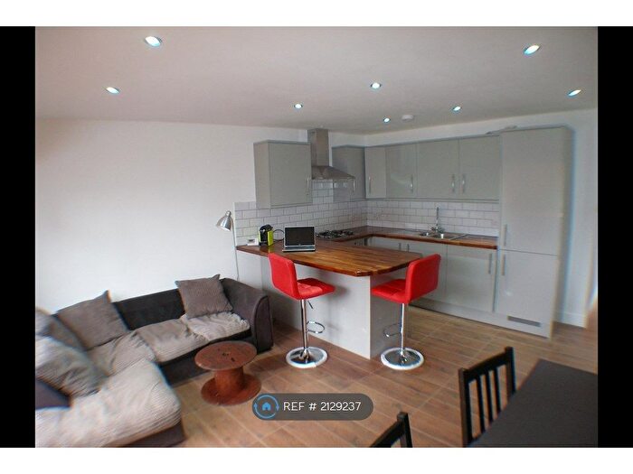3 Bedroom Flat To Rent In Garden Amersham Road, London, SE14