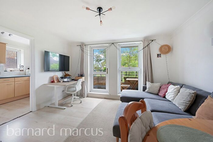 2 Bedroom Flat For Sale In St. James's Drive, London, SW12