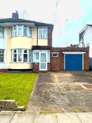 3 Bedroom End Of Terrace House To Rent In Gallants Farm Road, Barnet, EN4