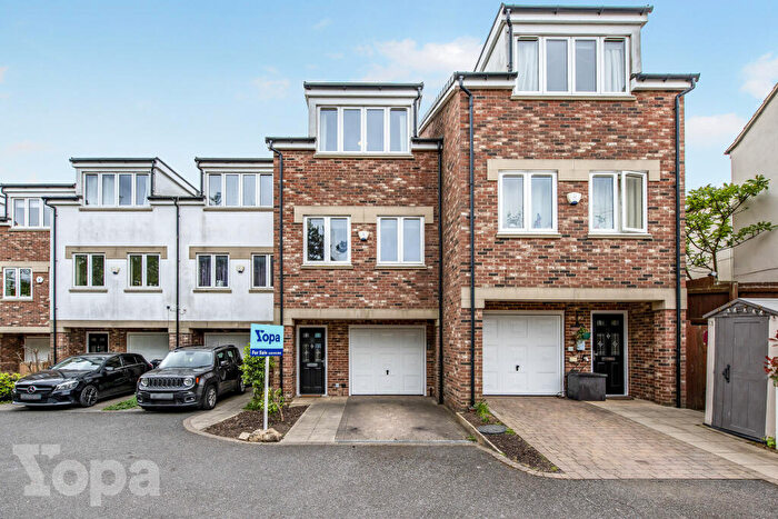 3 Bedroom Terraced House For Sale In Charles Street, Greenhithe, DA9