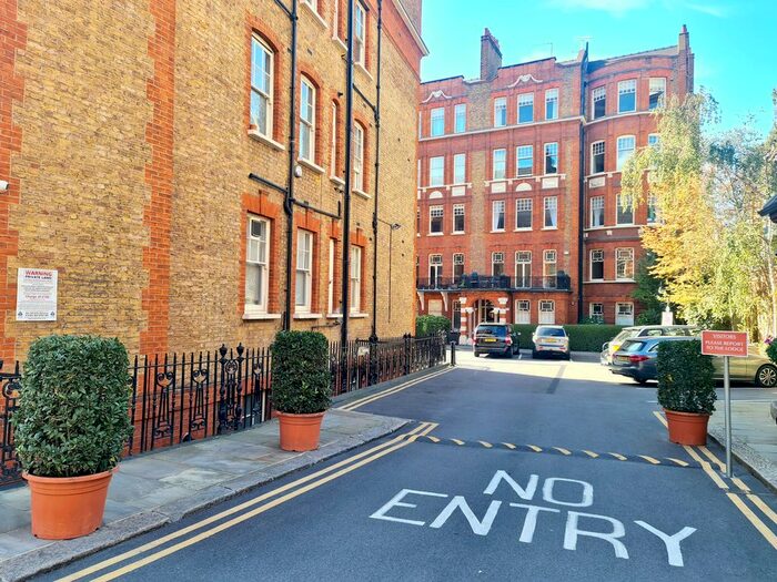 4 Bedroom Flat To Rent In Wynnstay Gardens, London, W8