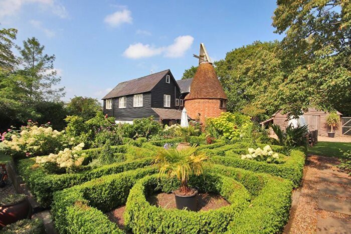 5 Bedroom Detached House For Sale In Snughorne Lane, Smarden, Kent, TN27