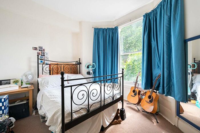 1 Bedroom Flat To Rent In Evering Road, Stoke Newington, London, N16