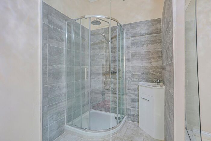 1 Bedroom Flat To Rent In The Vale, East Acton, W3