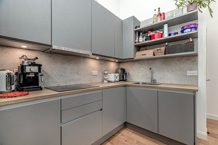2 Bedroom Apartment For Sale In Shakespeare Street, North Kelvinside, Glasgow, G20