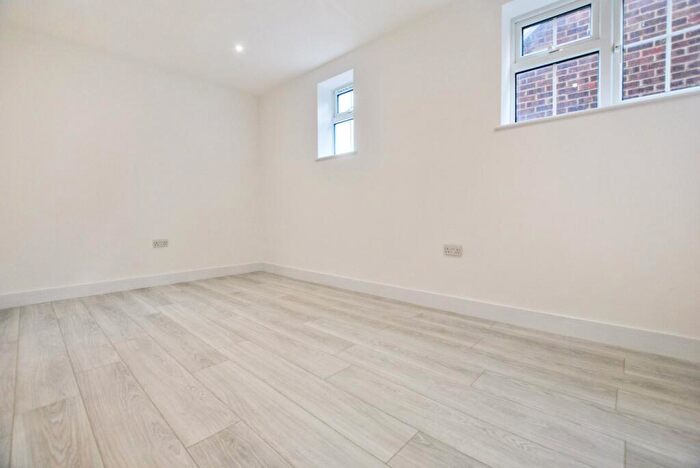 1 Bedroom Flat To Rent In Station Road, Longfield, DA3
