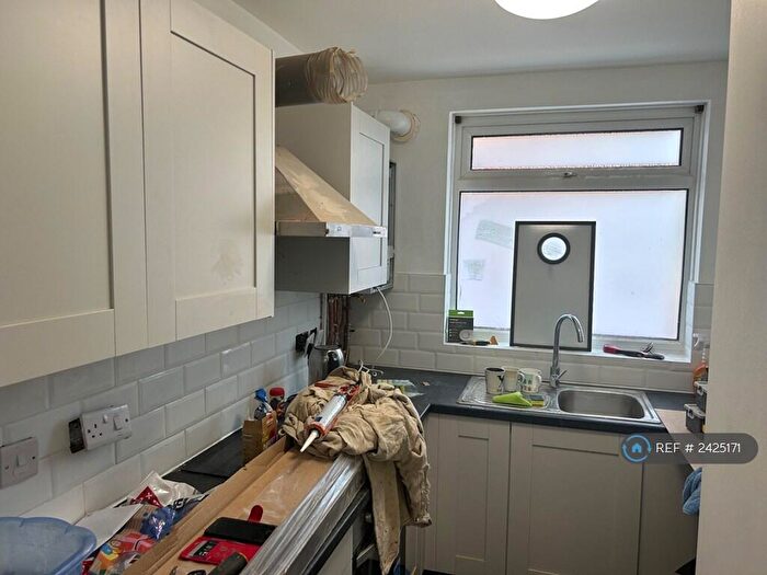 2 Bedroom Flat To Rent In Carlton Court, Southampton, SO15
