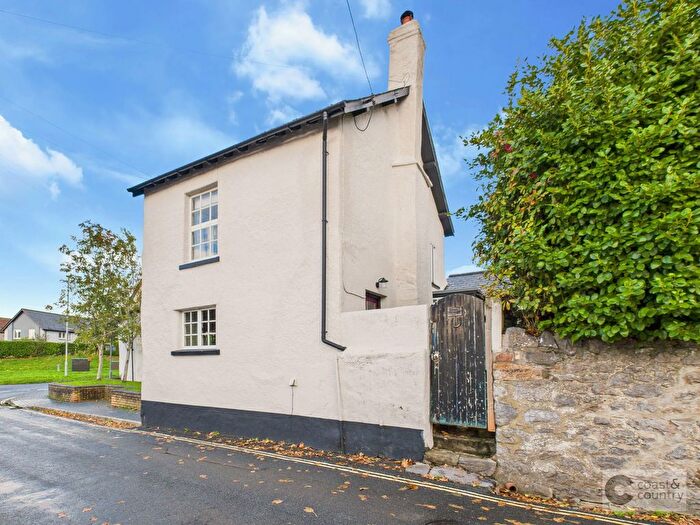 2 Bedroom Detached House For Sale In Greenhill Road, Kingsteignton, TQ12