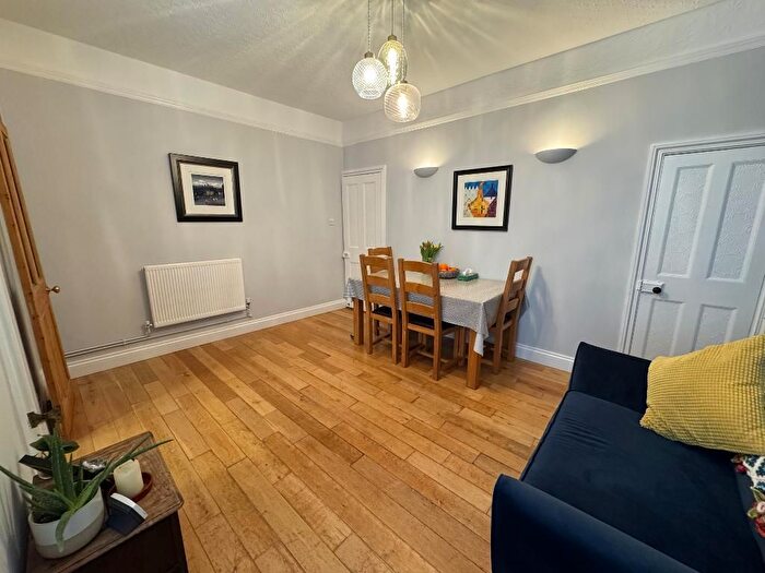 3 Bedroom Terraced House For Sale In Rockingham Road, Kettering, Northamptonshire, NN16