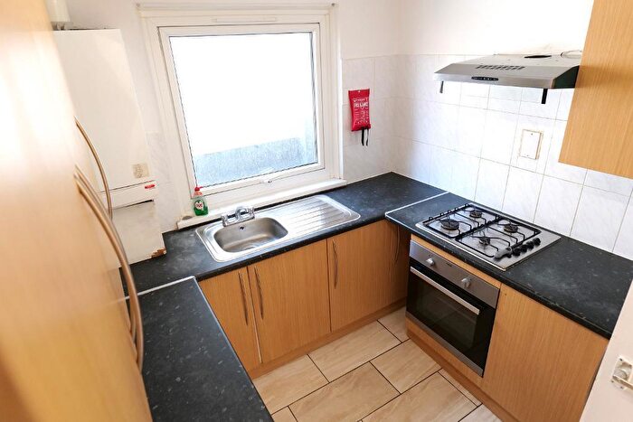 4 Bedroom Maisonette To Rent In Merchant Street, London, E3