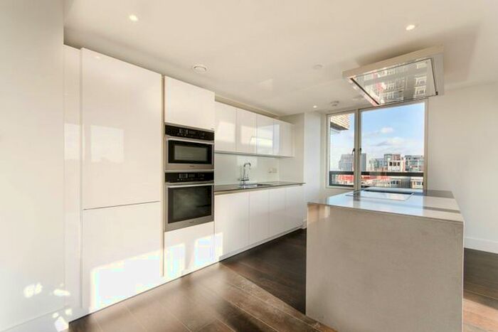 3 Bedroom Flat To Rent In Upper Richmond Road, Putney, London, SW15