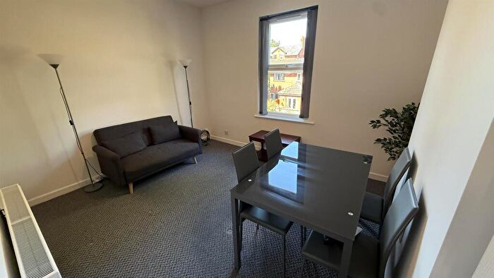 1 Bedroom Duplex To Rent In Clyde Road, West Didsbury., M20