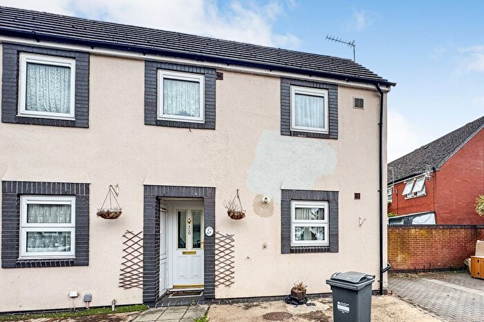 3 Bedroom Semi-detached House For Sale In Elsworth Close, Feltham, TW14