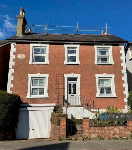 5 Bedroom Detached House To Rent In Somerset Road, Redhill, RH1