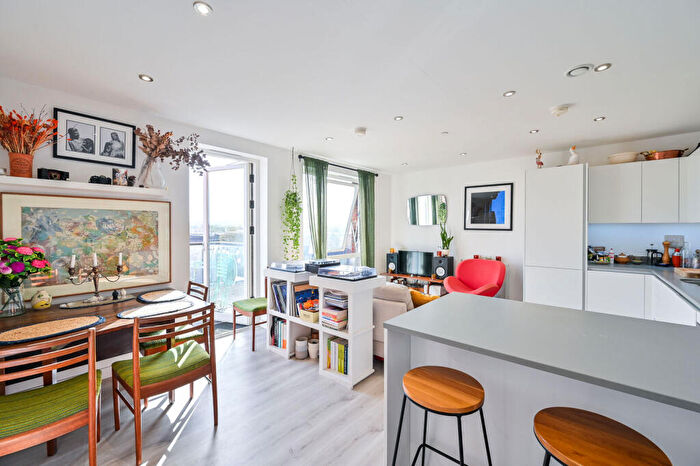 1 Bedroom Flat For Sale In Cobden Walk, Peckham, London, SE15