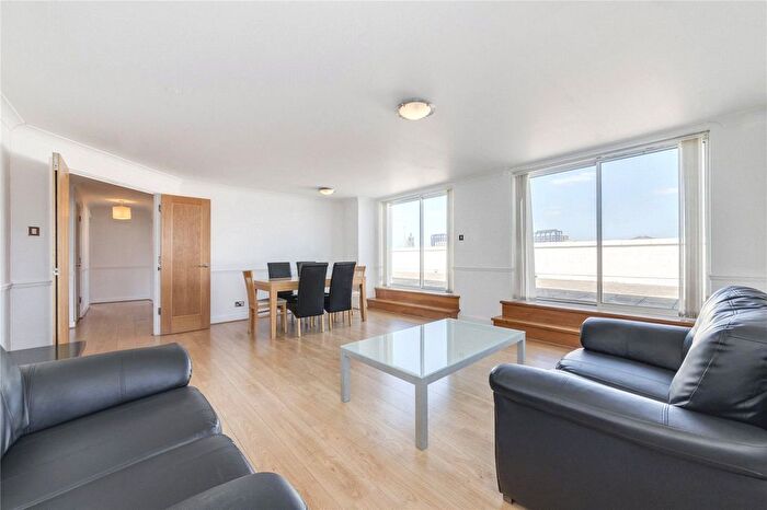 3 Bedroom Flat To Rent In Adventurers Court, Newport Avenue, E14