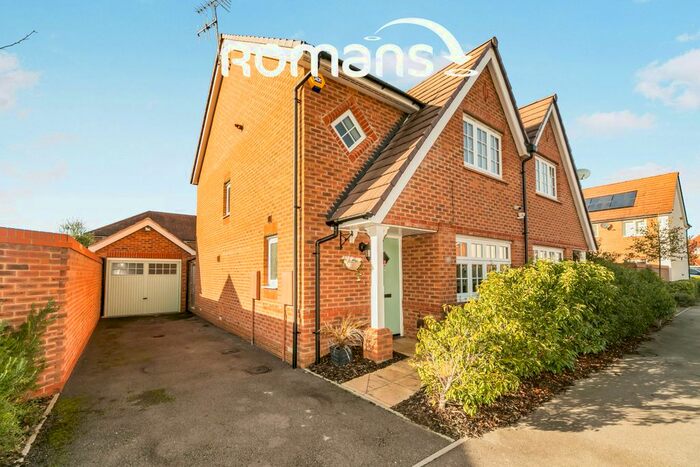 3 Bedroom Semi-Detached House To Rent In Martinet Road, Woodley, Reading, RG5
