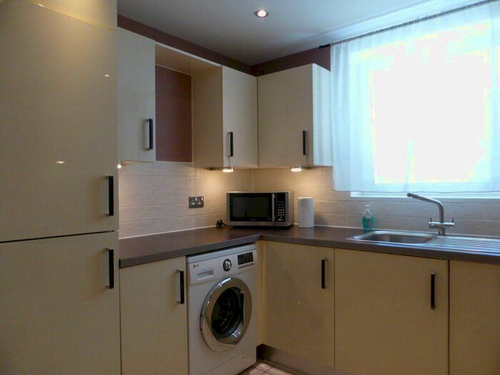 3 Bedroom Flat To Rent In Stepney Court -, P16