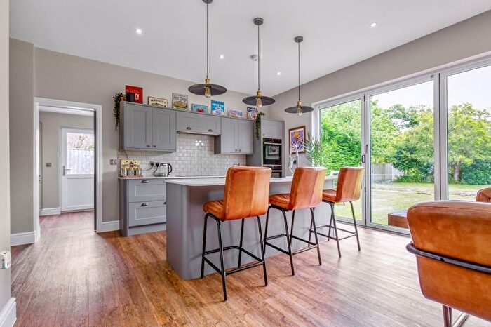 4 Bedroom Detached House For Sale In Castle Avenue, Havant, PO9