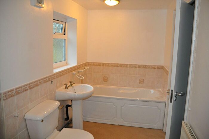 2 Bedroom Bungalow To Rent In Penysarn, LL69