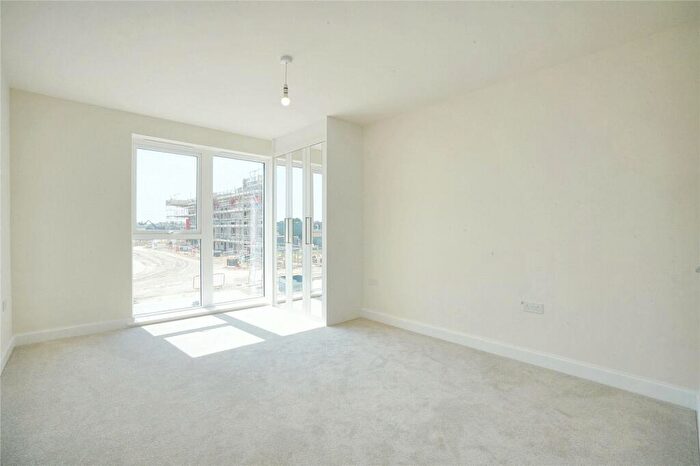 2 Bedroom Apartment To Rent In Genome Close, Cambridge, Cambridgeshire, CB3