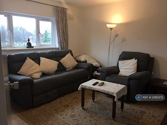3 Bedroom Flat To Rent In Iveagh Avenue, London, NW10