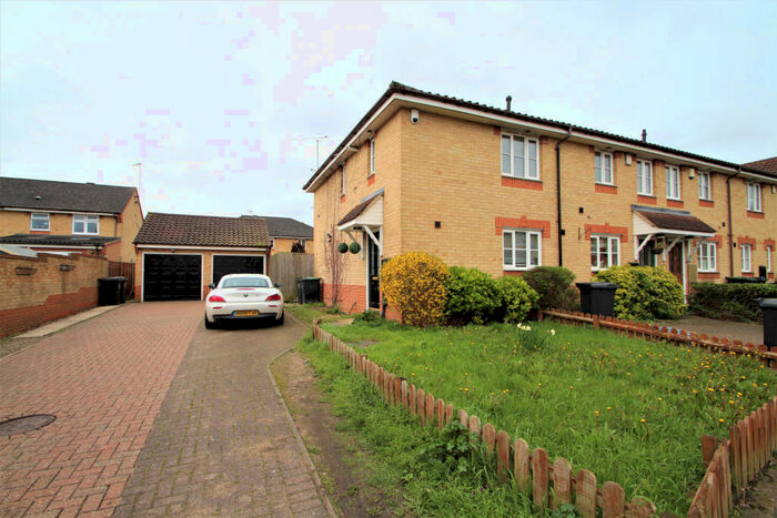 3 Bedroom Semi-Detached House To Rent In Cedar Drive, Loughton, IG10