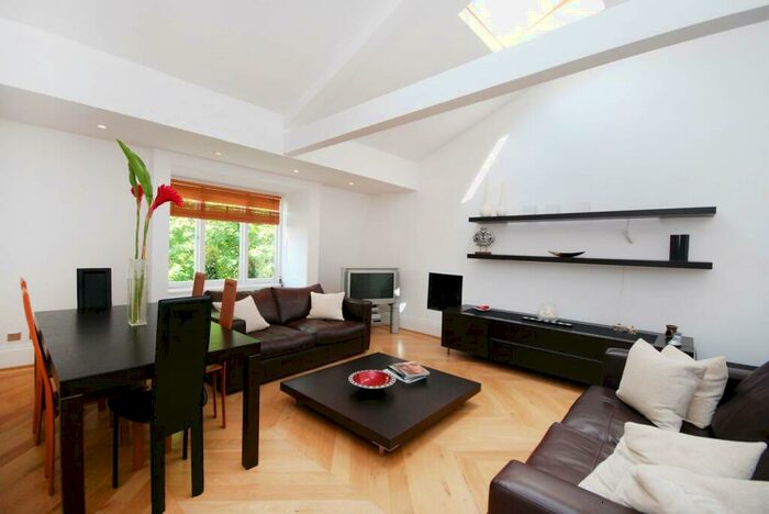 2 Bedroom Flat To Rent In Redcliffe Gardens, Chelsea, London, SW10