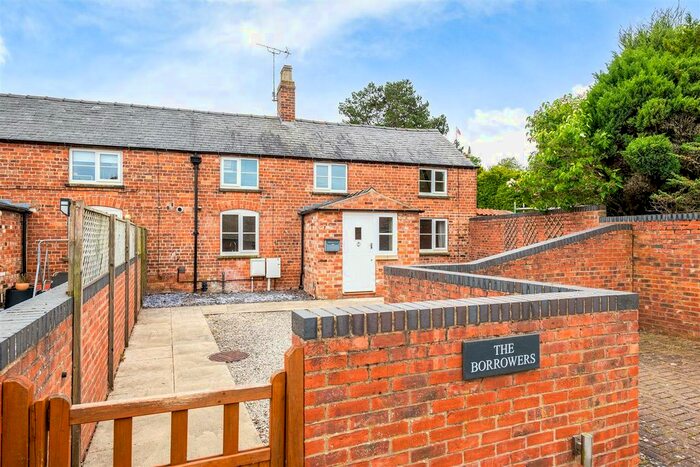 2 Bedroom Semi-Detached House For Sale In Hall Drive, Canwick, Lincoln, LN4