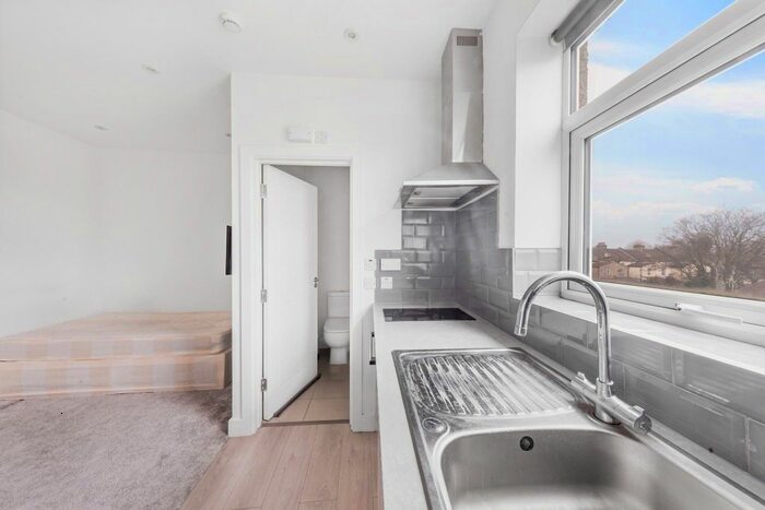 Studio To Rent In Canterbury Road, Croydon CR0