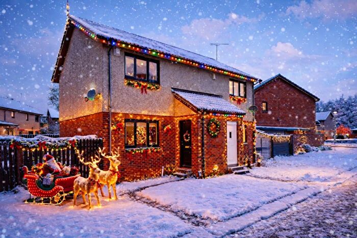 2 Bedroom Semi-Detached House For Sale In Whitesbridge Close, Paisley, PA3