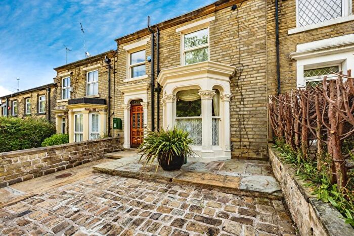 4 Bedroom Terraced House For Sale In Dog Kennel Bank, Huddersfield, West Yorkshire, HD5