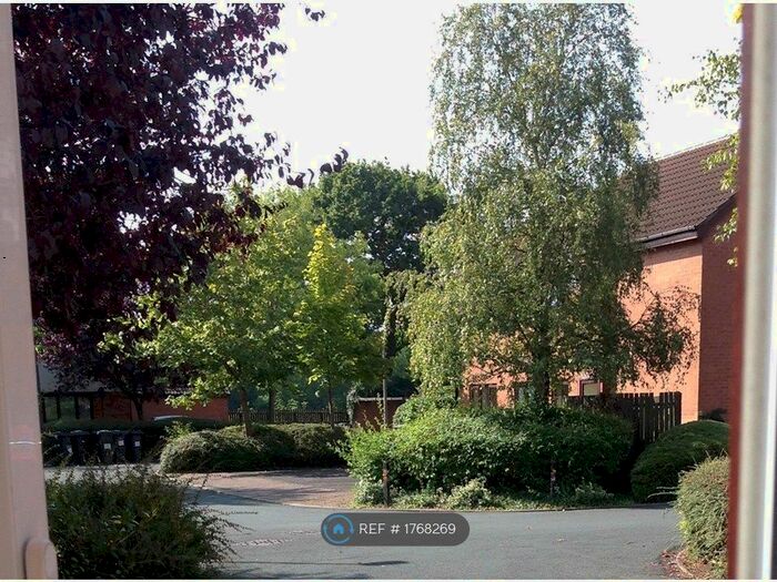 2 Bedroom Flat To Rent In Golf View, Preston, PR2