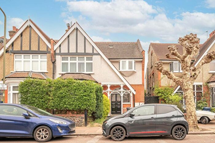 1 Bedroom Flat To Rent In Woodside Grove, Woodside Park, London, N12