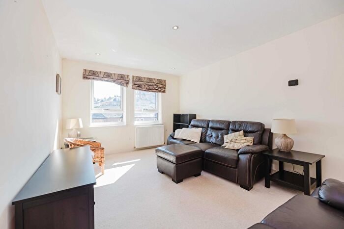 2 Bedroom Flat To Rent In Craighouse Gardens, Edinburgh, EH10