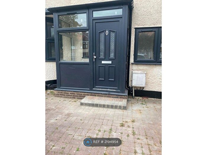 4 Bedroom Semi-Detached House To Rent In Maple Avenue, Harrow, HA2