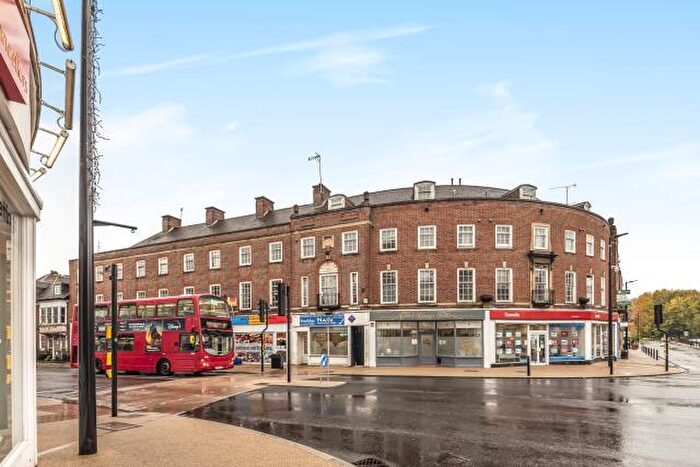 3 Bedroom Flat To Rent In Easton Street, High Wycombe, Buckinghamshire, HP11