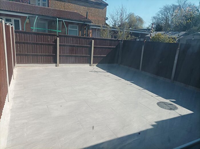 3 Bedroom Flat To Rent In Goodmayes Lane, Ilford, Goodmayes, Rm6