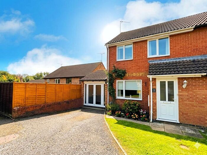 3 Bedroom Property For Sale In St. Hildas Close, Daventry, NN11