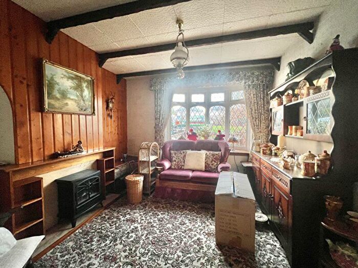 3 Bedroom End Of Terrace House For Sale In Kingstanding Road, Kingstanding, Birmingham, B44